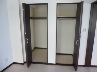 Receipt. There is also a walk-in closet