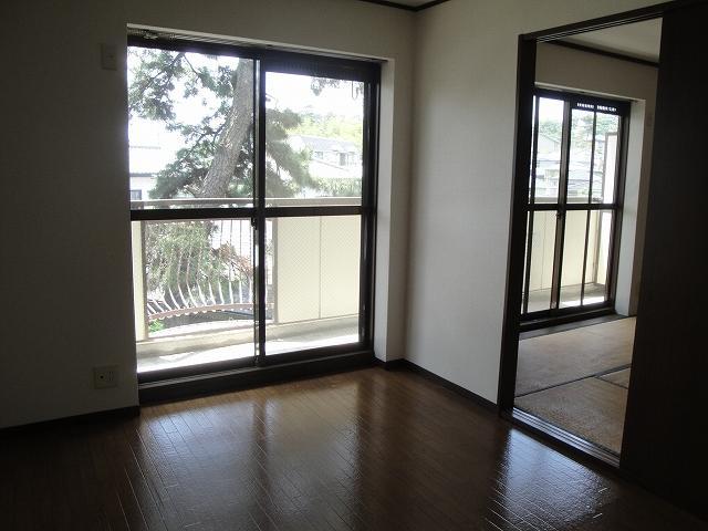 Living and room. Photos will be the reference photograph of different room.