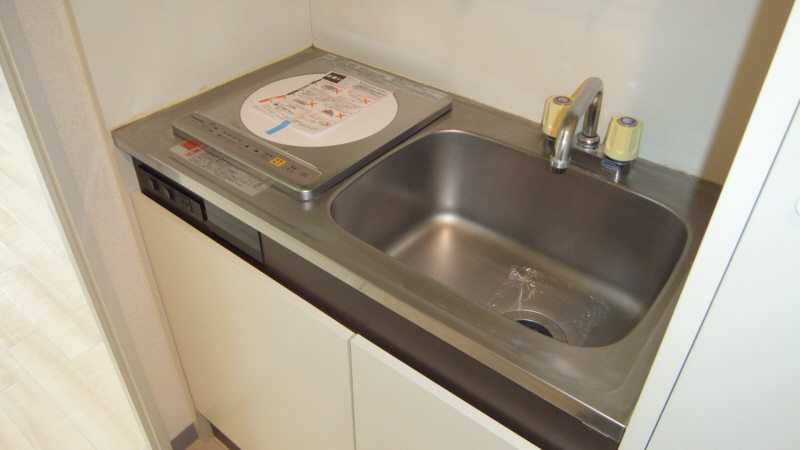 Kitchen. 1-neck IH stove equipped