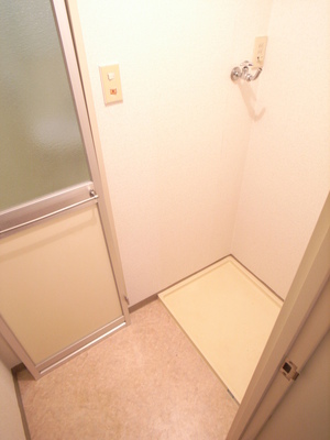 Other. Here undressing space. In front of the bath.