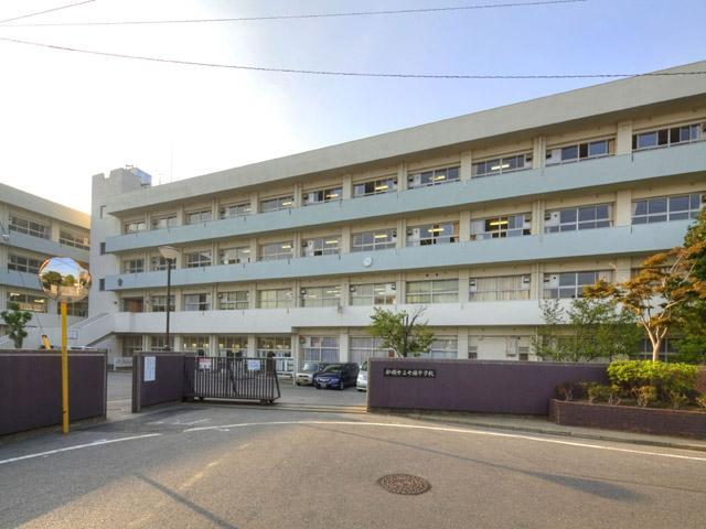 Junior high school. Nanabayashi 760m until junior high school