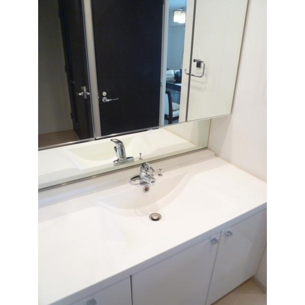 Wash basin, toilet