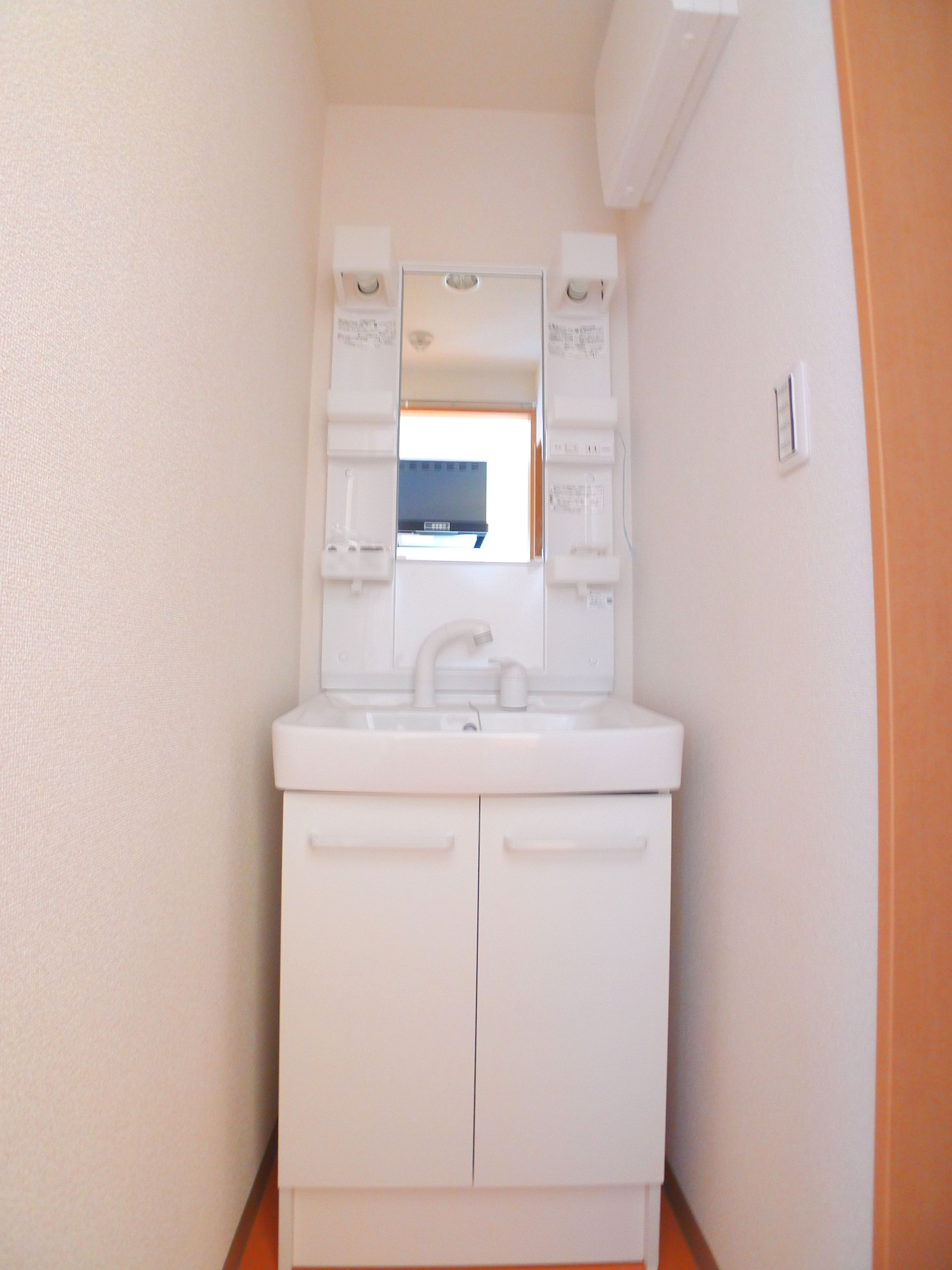 Washroom. Able If brokerage commissions 0.525-month