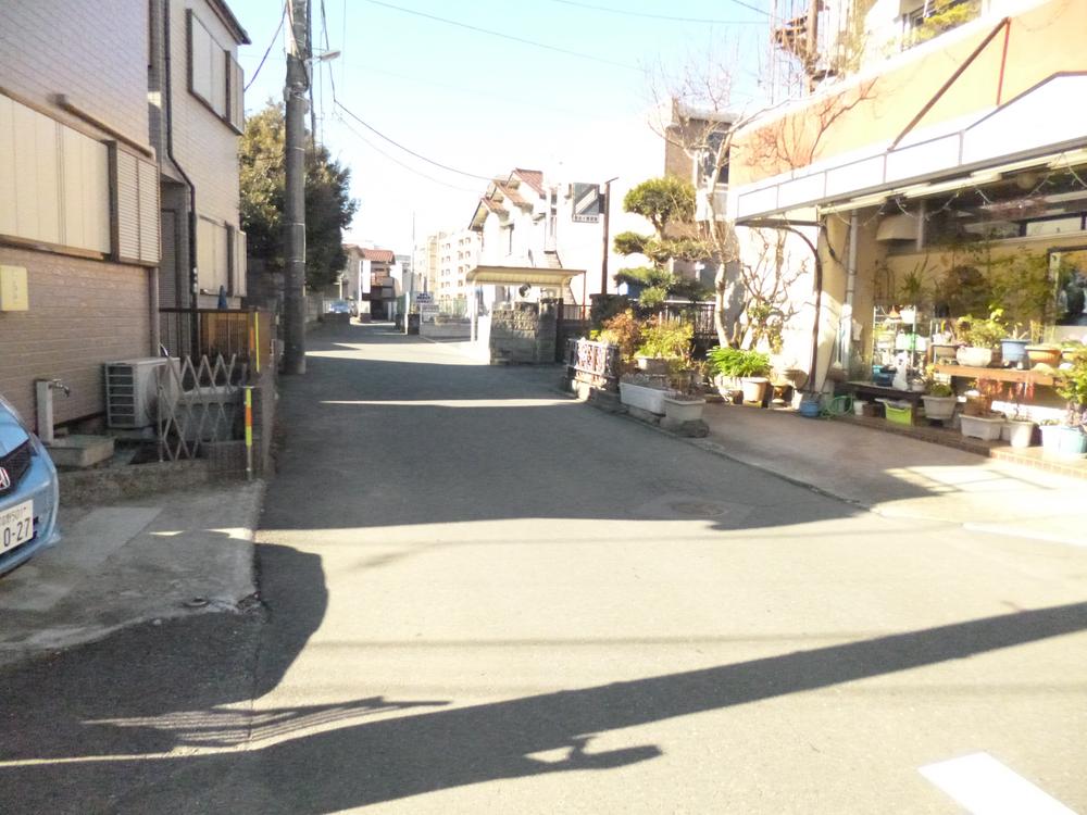 Local photos, including front road.  Road photo 