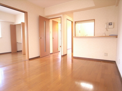 Living and room. I am happy even small children with a wide living room!