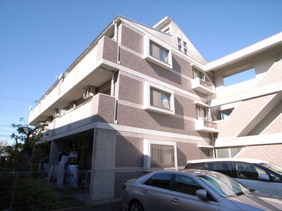 Building appearance. Situated in a quiet, residential area! Is a quiet living environment