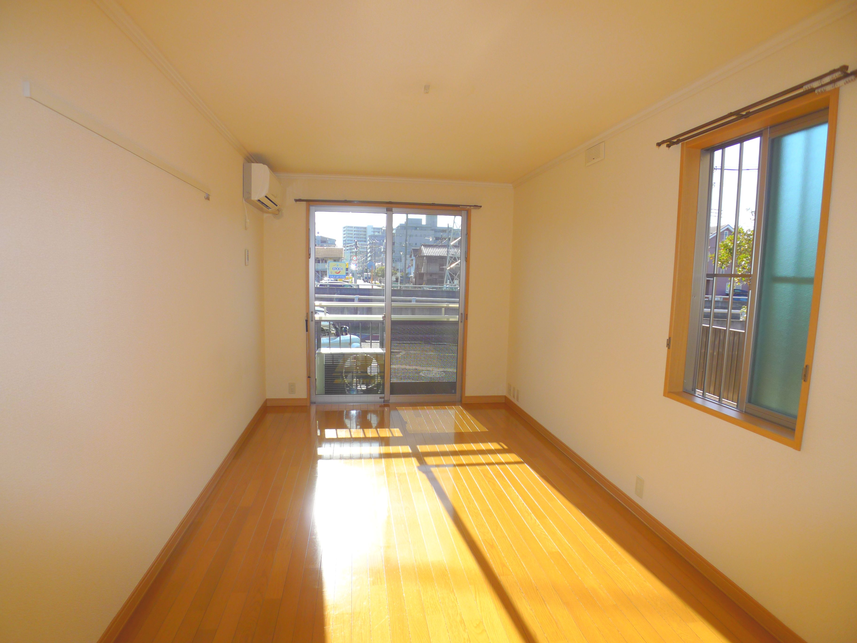 Living and room. ☆ Able If brokerage commissions 0.525-month ☆