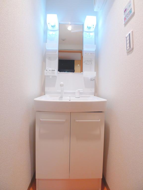 Washroom.  ☆ Able If brokerage commissions 0.525-month ☆