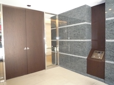 Security. Auto-lock with the entrance that was also friendly to crime prevention surface