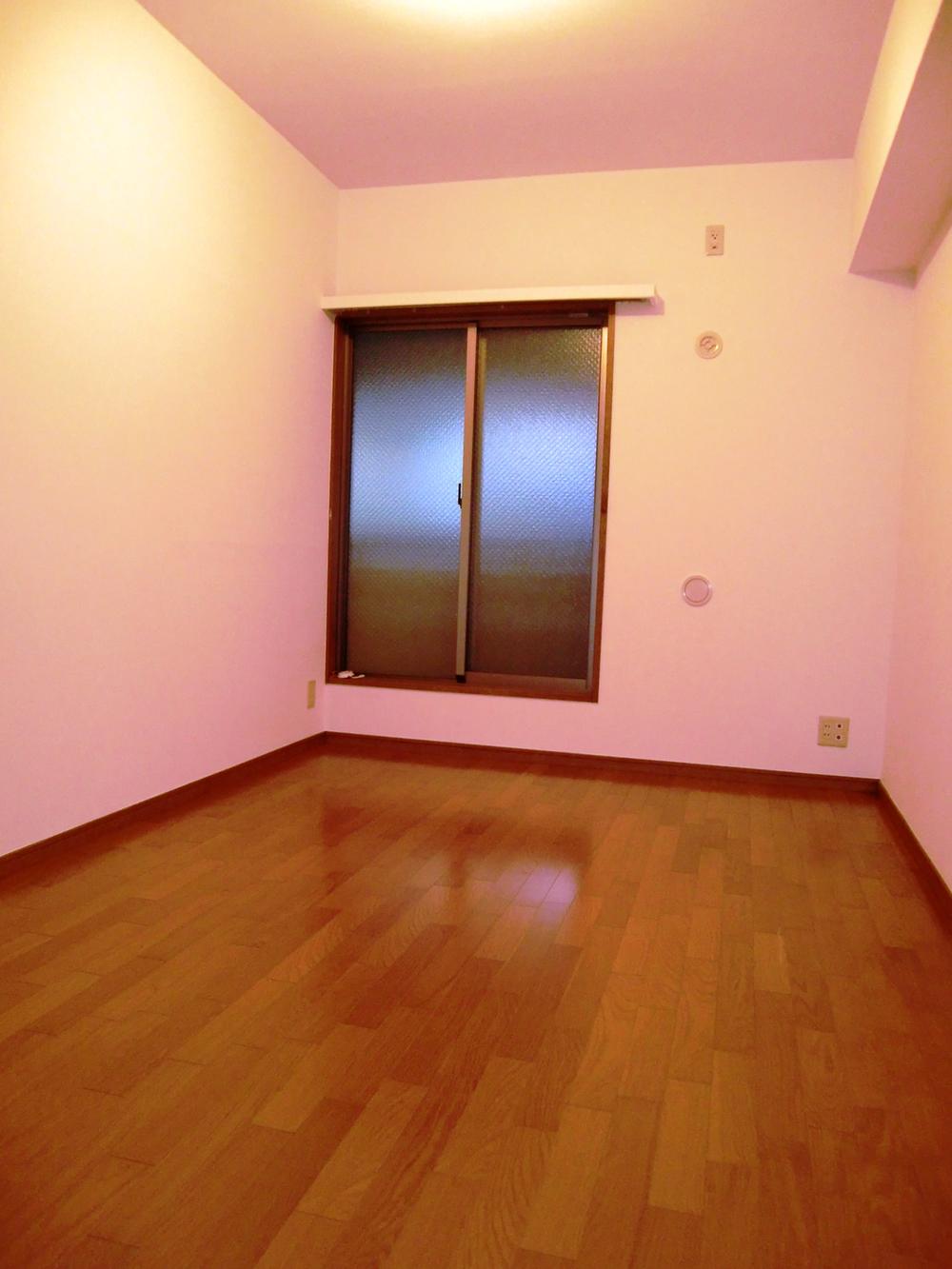 Non-living room. Western-style 6.8 Pledge
