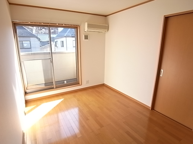 Other Equipment. There is air conditioning. .