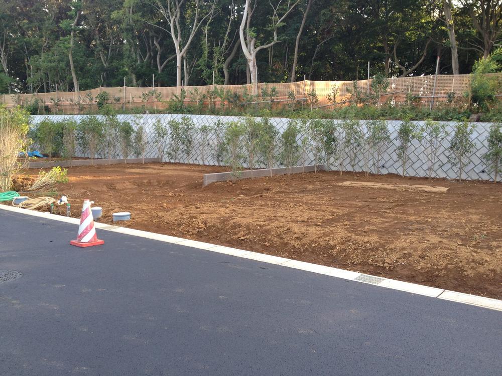 Local land photo. All 10 large-scale development subdivision of compartment. Spacious local or more site area 39 square meters. It will be built in your favorite floor plan in the building free plan.  Plenty of available building plan. I'd love to, Please consult. Local (12 May 2013) Shooting