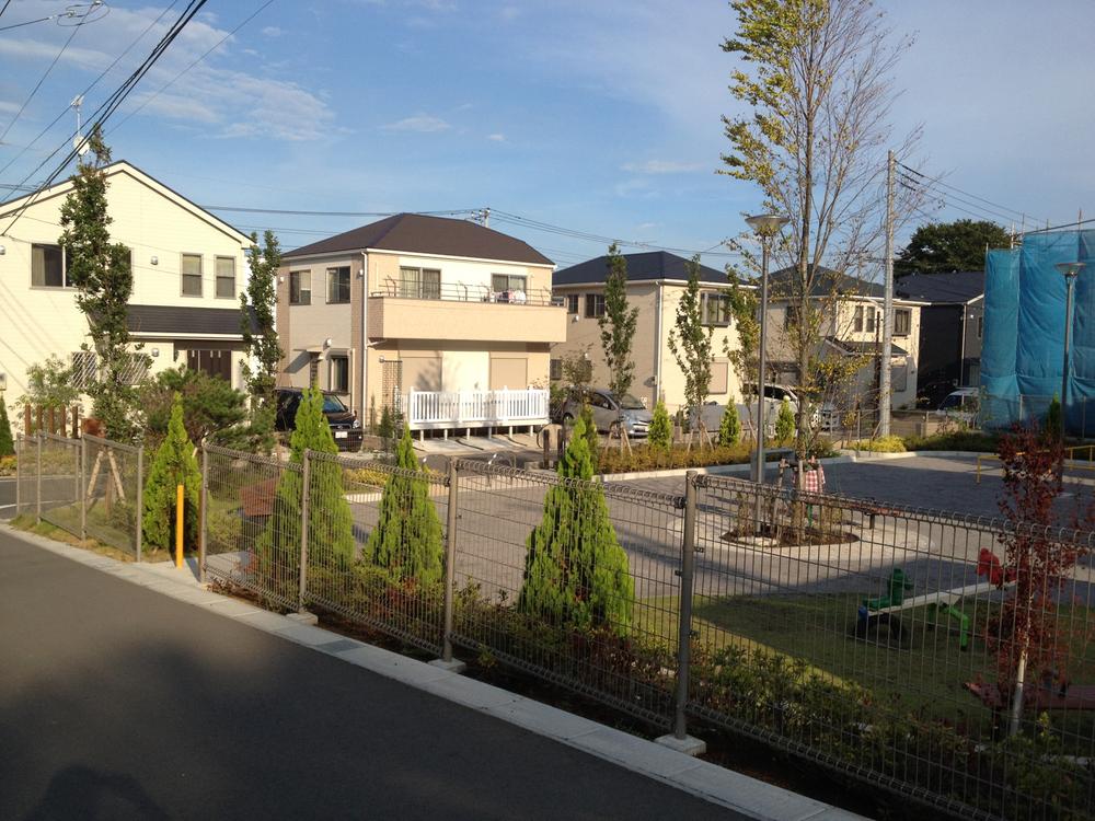 Local photos, including front road. Large-scale development subdivision the wide road is extended. Full make seems to be a friend in a large subdivision in the town within the park are adjacent to each other. Sale already site (December 2013) Shooting