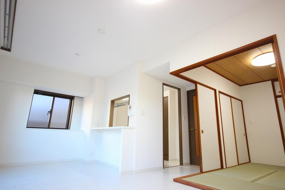 Living. There is also LDK open feeling of the bright space