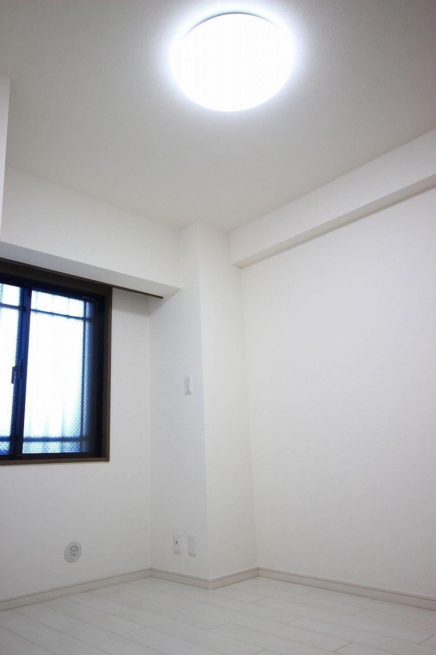 Non-living room. It becomes bright space