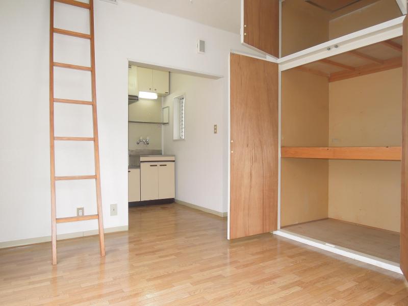 Receipt. There is also a storage of up and down spread.