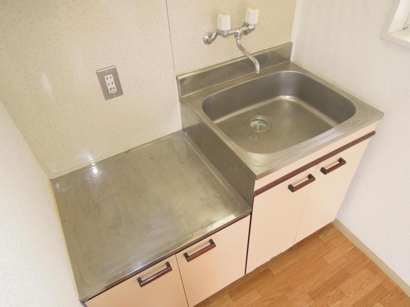 Bath. IH is a stove installed Friendly Kitchen.