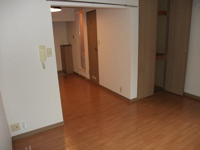 Living and room. With intercom. Also housed