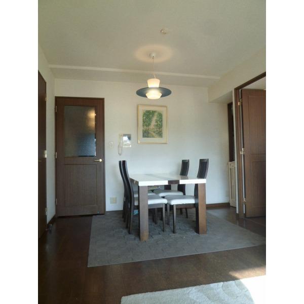 Living. Dining space