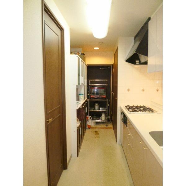 Kitchen. About 5.4 Pledge of kitchen
