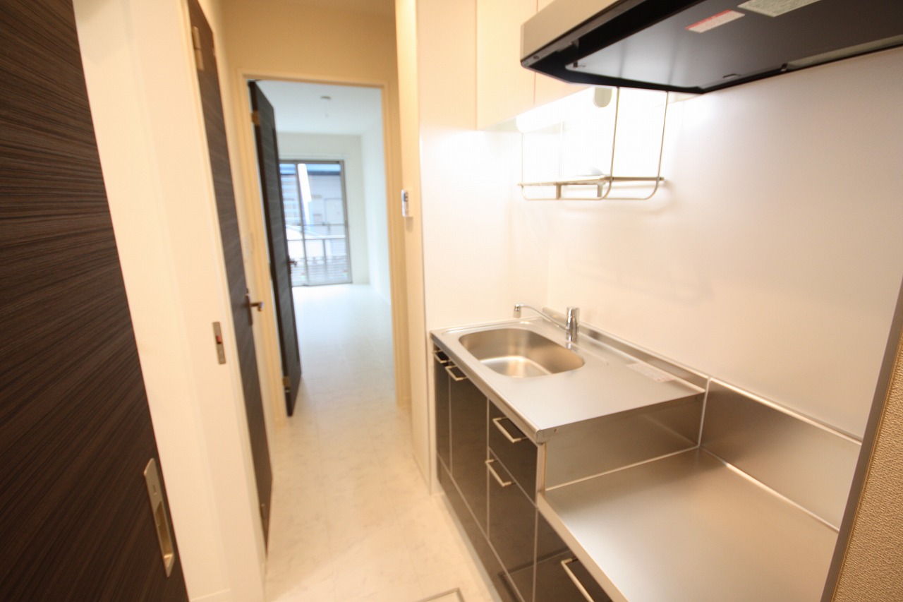 Kitchen. 2-neck is a gas stove can be installed.