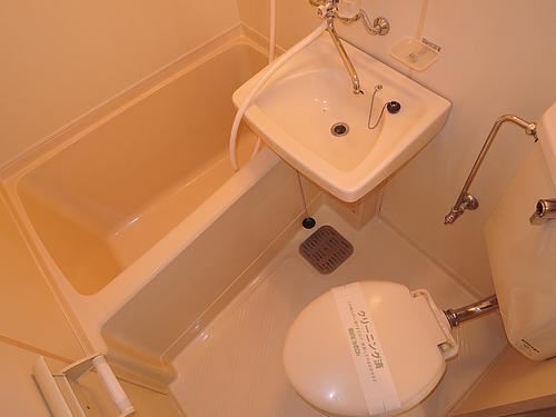 Bath. Is clean is Rakuchin unit type.