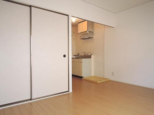 Living and room. 8 is a pledge of the room.