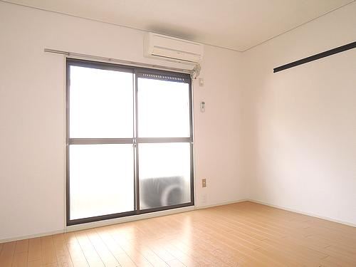 Living and room. Studio of Western-style is.