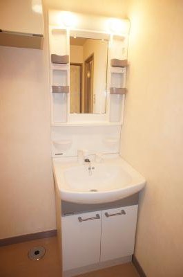 Washroom. Wash basin of independence is the check point of looking for room!