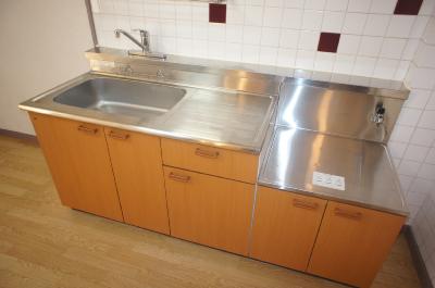 Kitchen. Hakadori also dishes in the gas stove installation Allowed!