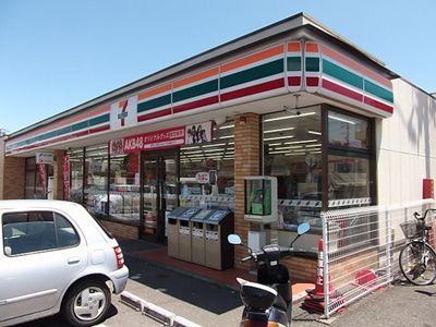 Convenience store. 320m to Seven-Eleven (convenience store)