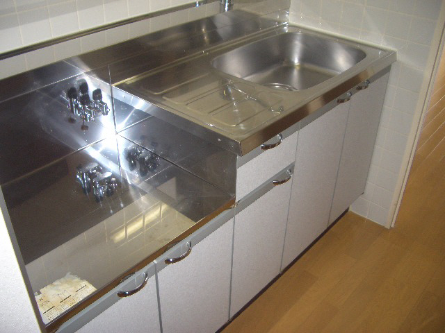 Kitchen. Two-burner stove installation Allowed!