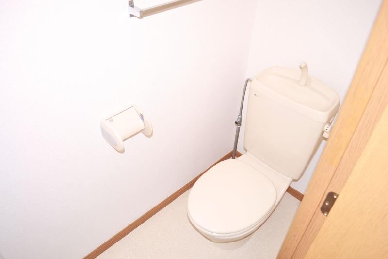 Toilet. Toilet renovation j completed in a different ・ Cleanliness