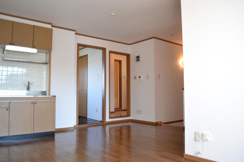 Living and room. 117 Pledge in also spacious living room, There is also a storage space