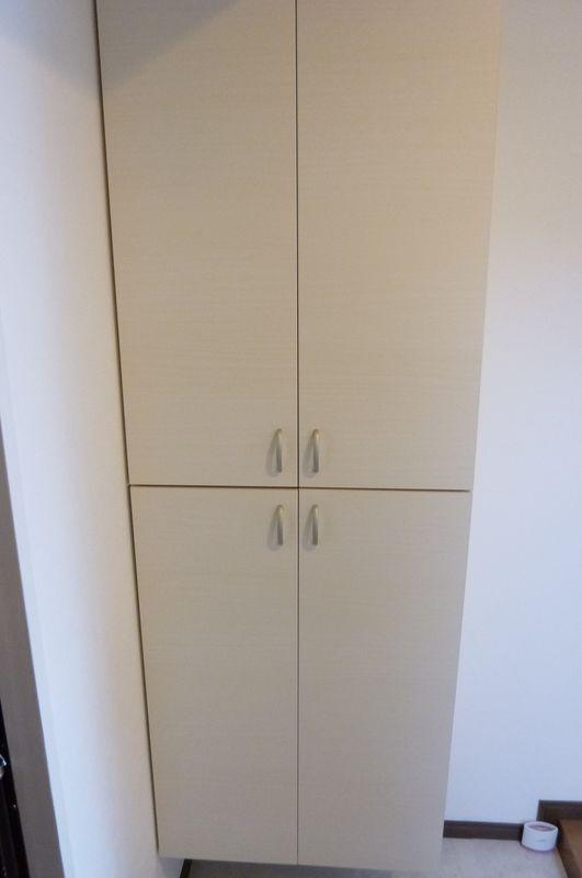 Entrance. Shoe box