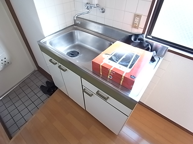 Kitchen. The kitchen is fully equipped IH of new. Gas stove can be installed.