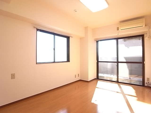 Living and room. Because the corner room lighting surface also rich.