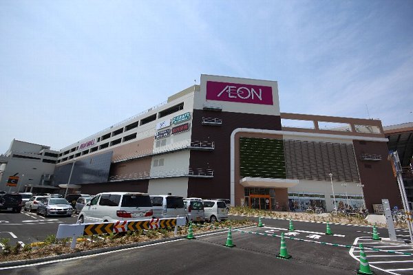 Shopping centre. 1500m until ion (shopping center)