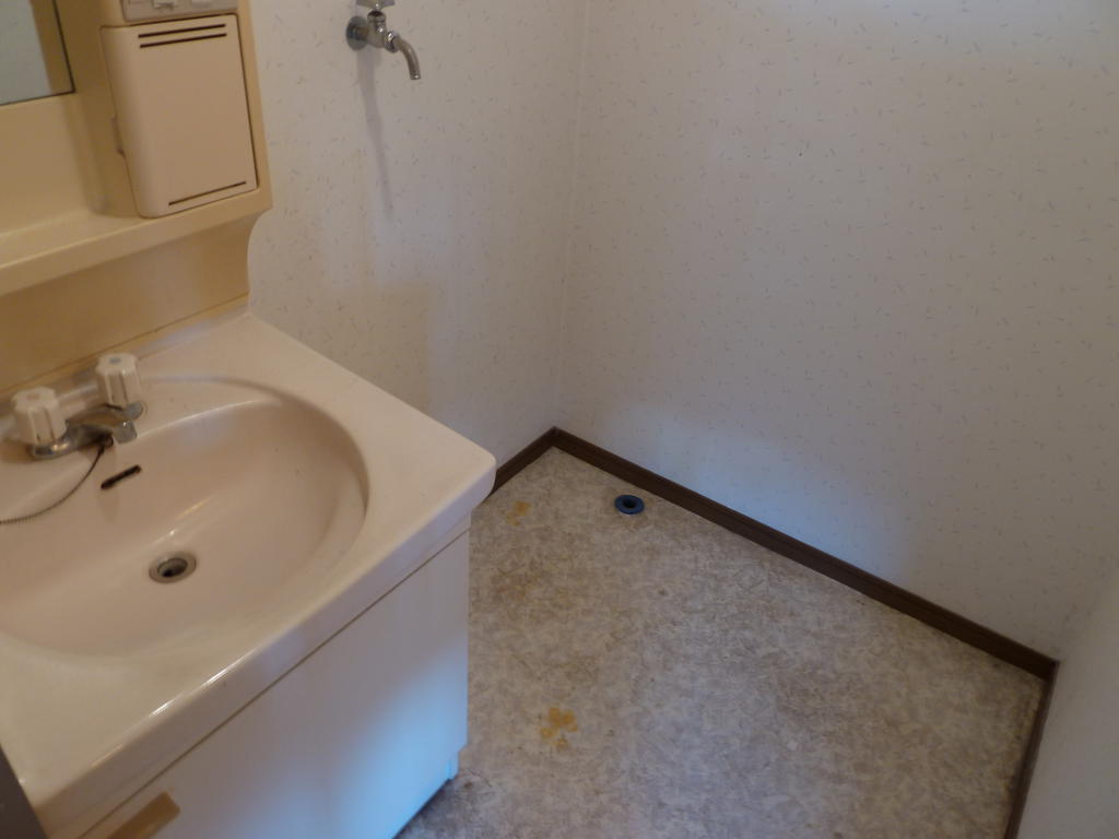 Washroom. Independent wash basin that morning of Dressing can also be firm