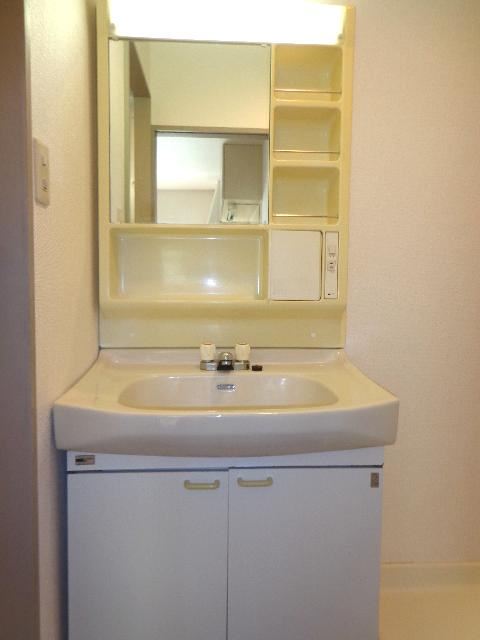 Washroom. Convenient independent washbasin!