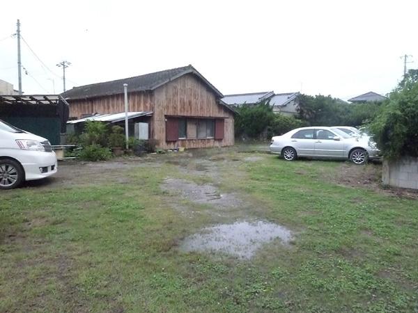 Local land photo. In breadth of 667.07 square meters, It can architecture in your favorite plan because it is not in the building conditions with land for sale.