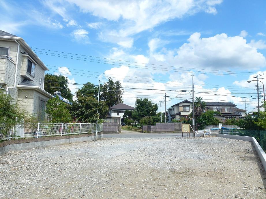 Local photos, including front road. Local (September 2013) Shooting