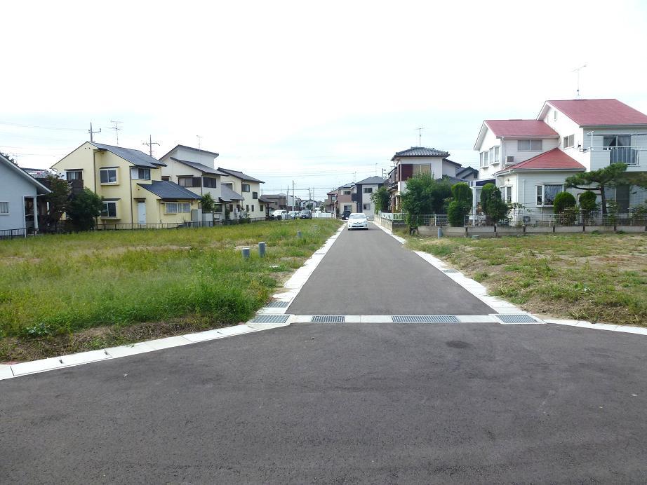 Local photos, including front road. Local (10 May 2013) Shooting