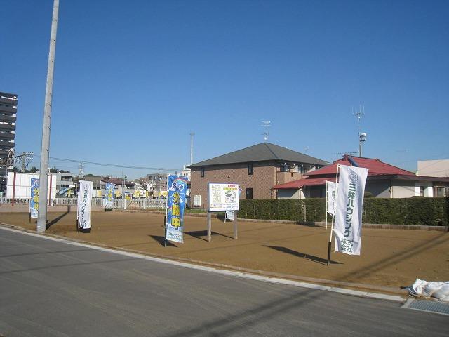 Local photos, including front road. B compartment