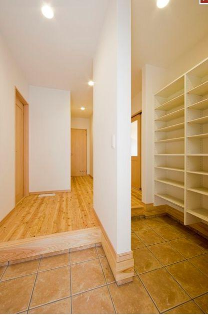 Building plan example (introspection photo). Shoes in cloak