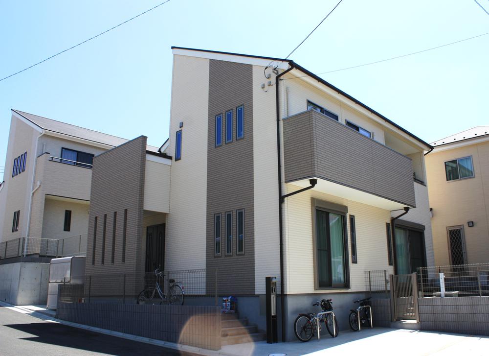 Building plan example (exterior photos). Building plan example (No. 3 locations) Building price 13.5 million yen, Building area 99.80 sq m