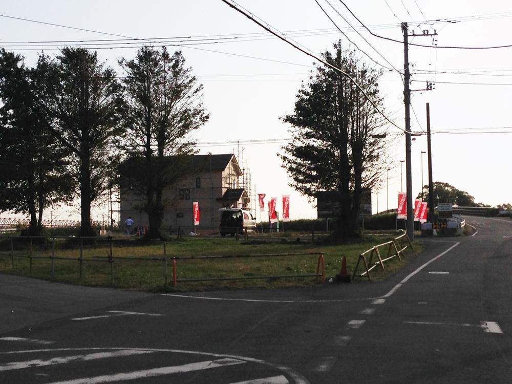 Local photos, including front road. Local (10 May 2013) Shooting