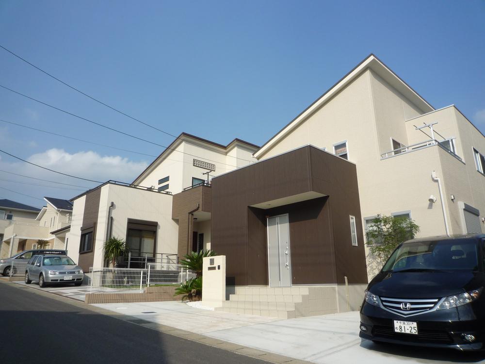Building plan example (exterior photos). Building plan example (No. 1 place) building price 13.5 million yen, Building area 99..32 sq m