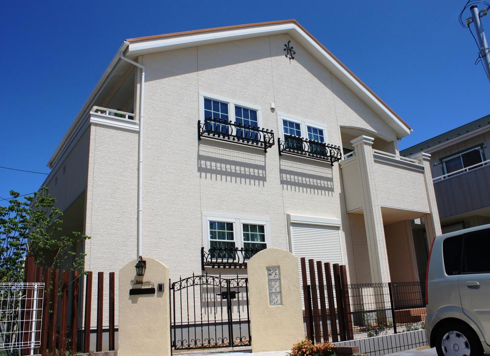 Building plan example (exterior photos). Building plan example (No. 2 place) building price 13.5 million yen, Building area 99.35 sq m