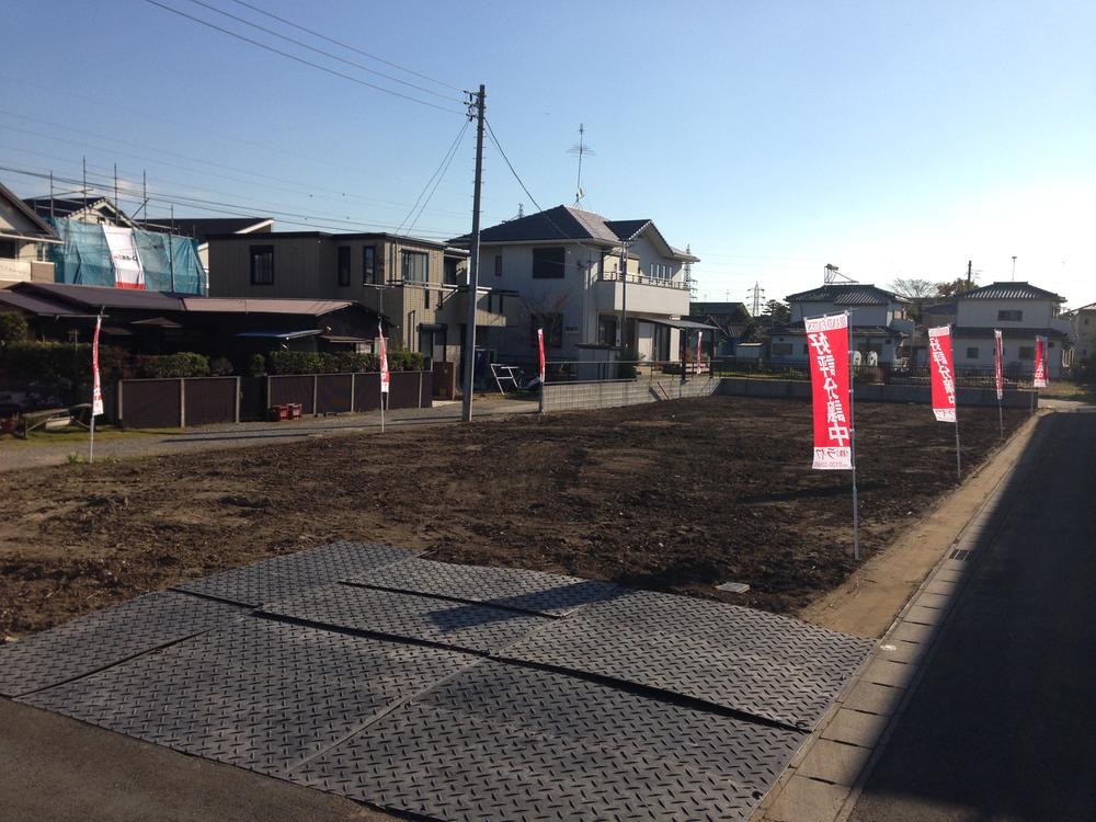 Local photos, including front road. Local (11 May 2013) Shooting